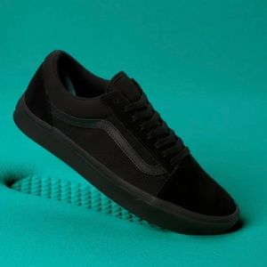 Vans Black 9.5 Men’s Comfycush